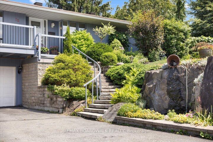 Property Photo: 15 Selwyn Crescent ON K2K 1N9