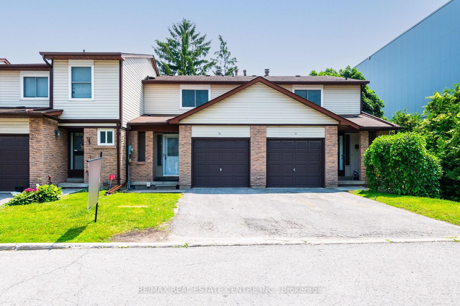 Property Photo:  