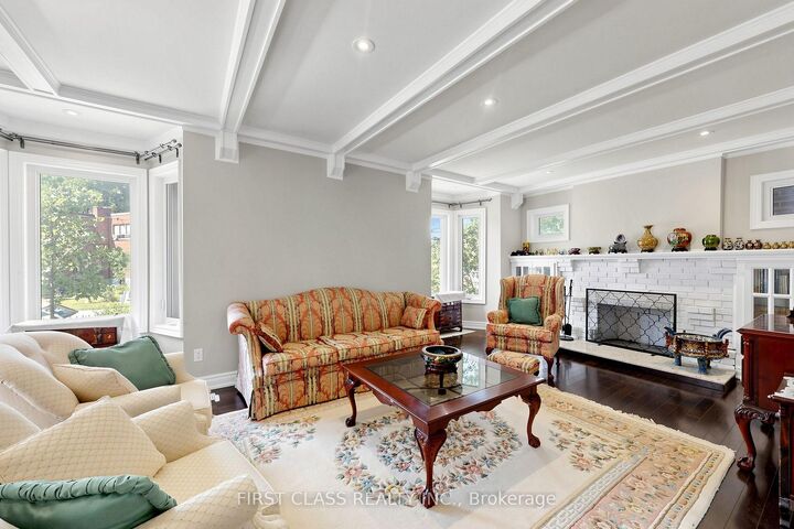 Property Photo: 18 Yonge Boulevard ON M5M 3G5