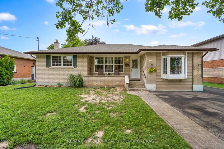 Property Photo:  696 Clare Avenue  ON L3C 3C1 