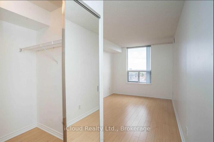 Property Photo:  135 Hillcrest Avenue 906  ON L5B 4B1 