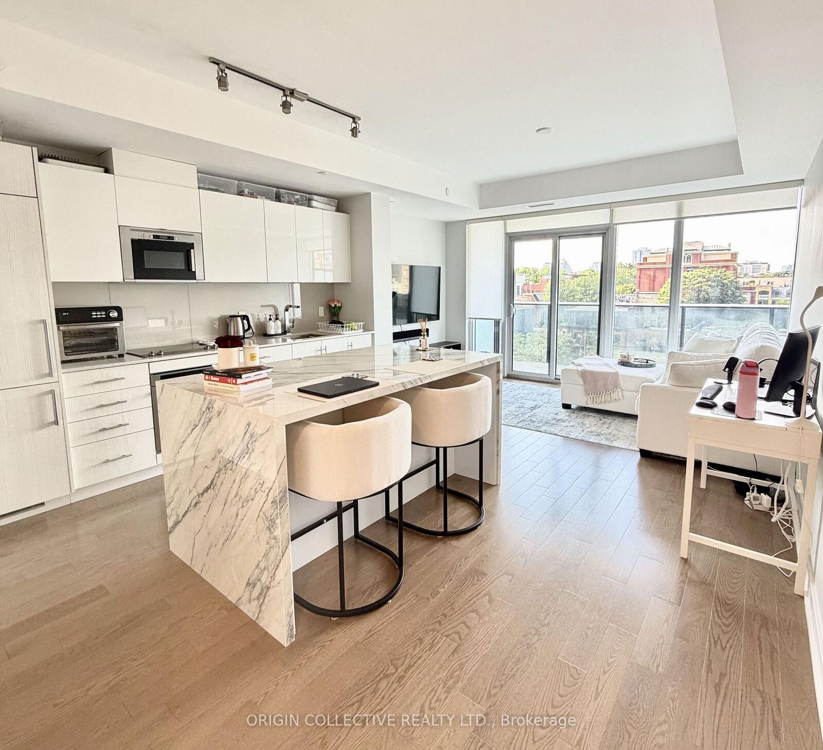 Property Photo:  330 Richmond Street W 609  ON M5V 1X2 