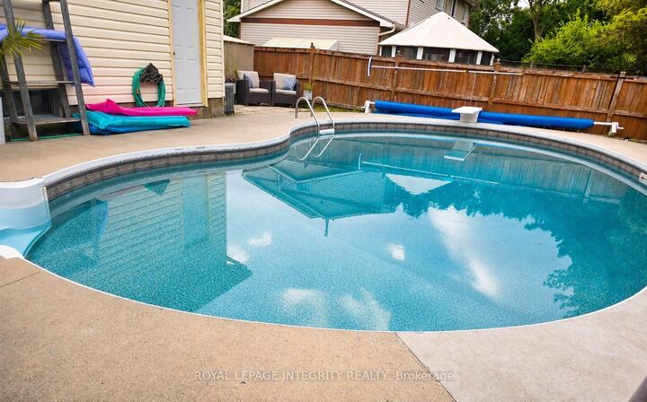 Property Photo:  776 Vinette Crescent  ON K1E 1W9 