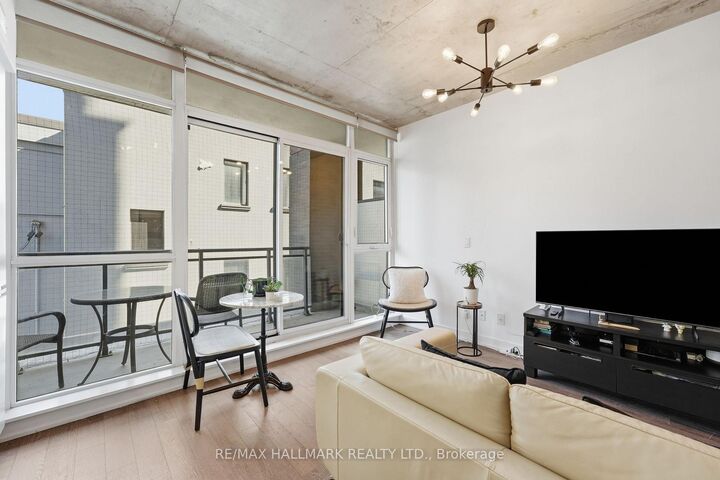 Property Photo:  1190 Dundas Street E 323  ON M4M 0C5 