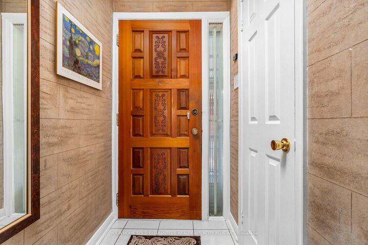 Property Photo:  549 Rustic Road  ON M6L 1X8 