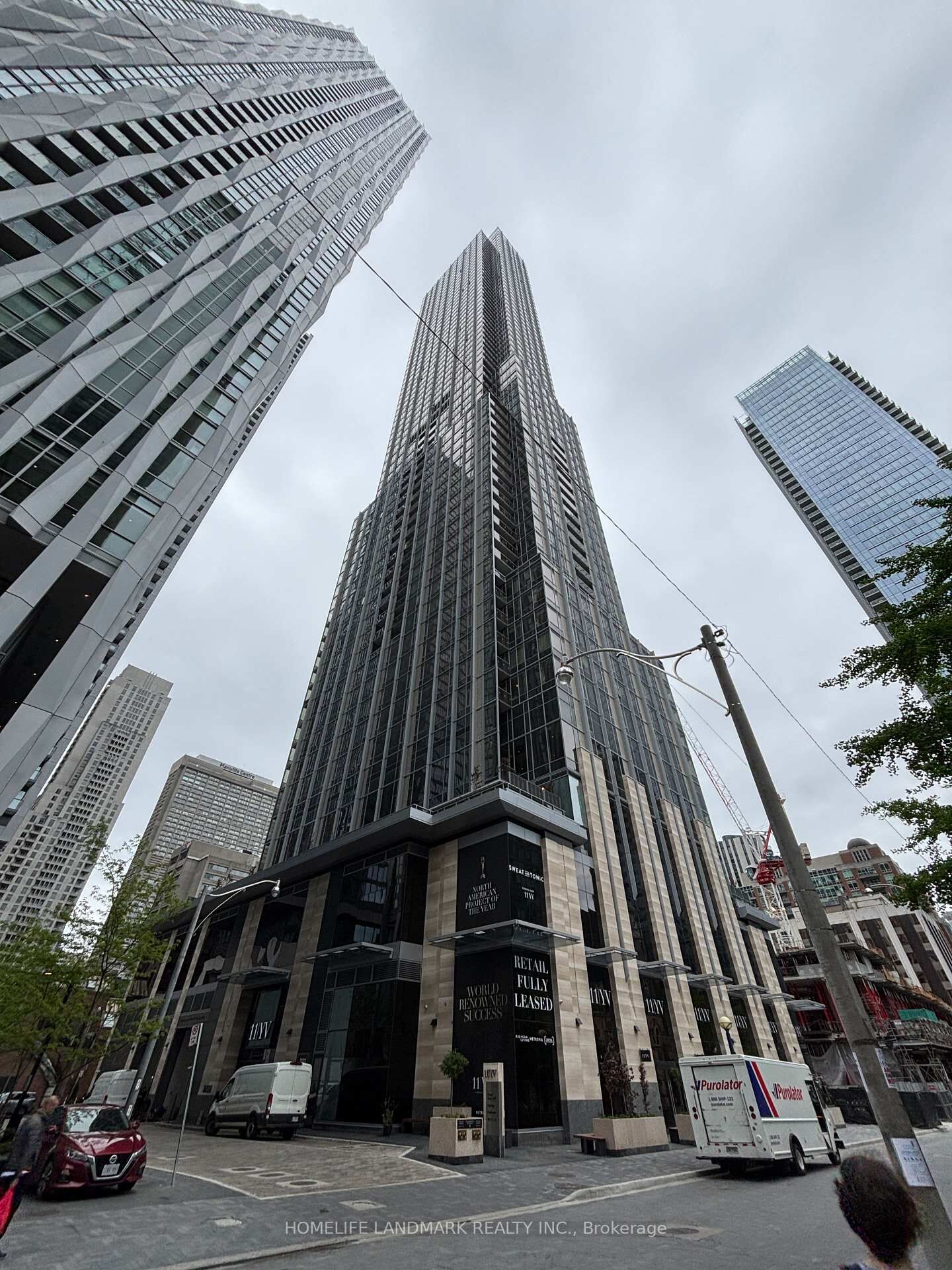 Property Photo: 11 Yorkville Avenue 5006 ON M4W 0B7
