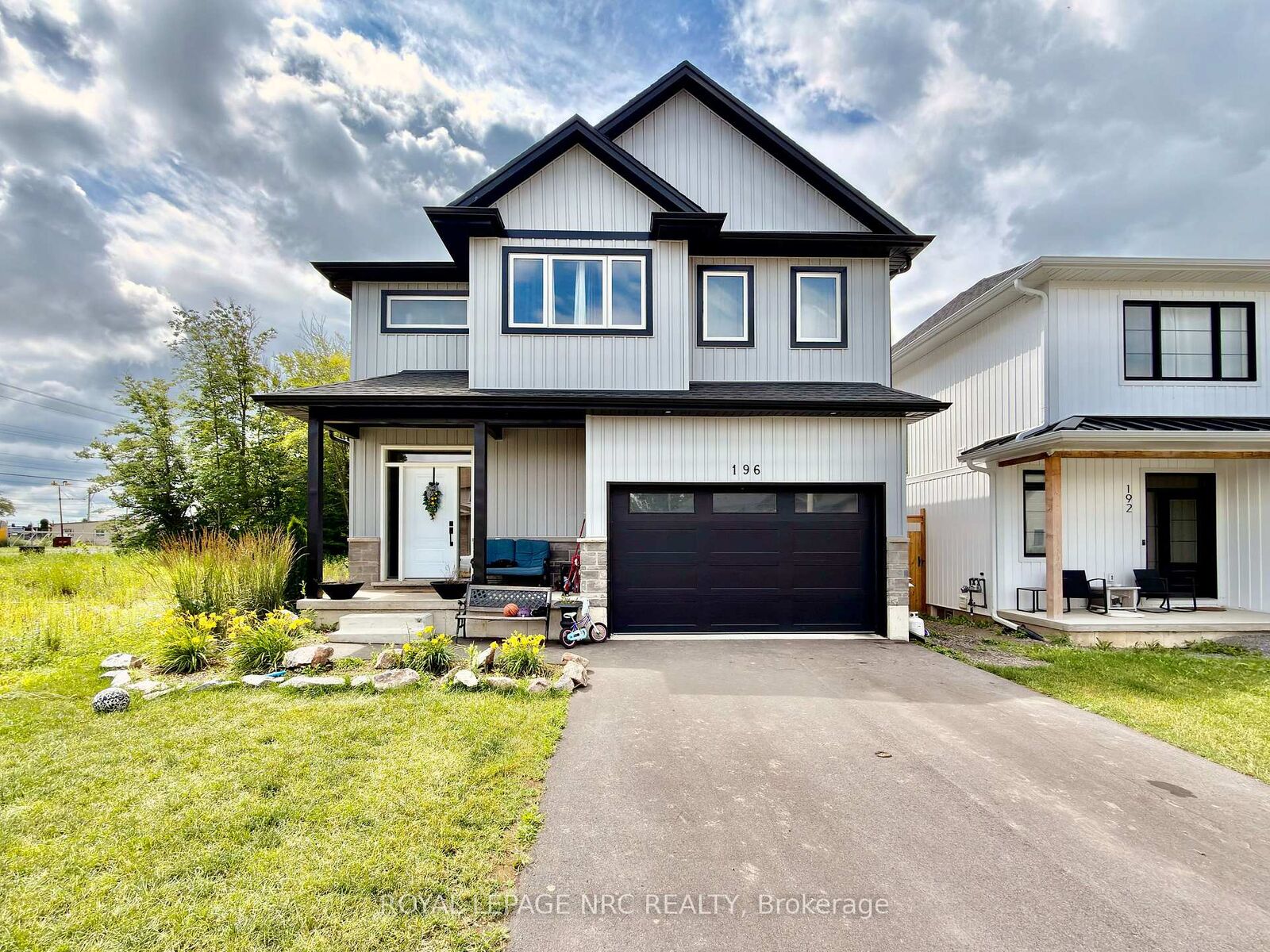 Property Photo: 196 Hodgkins Avenue ON L2V 0M6