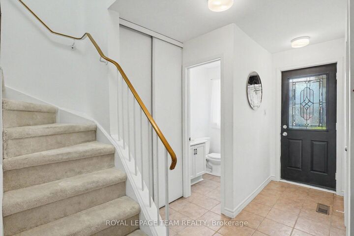 Property Photo:  42 Sundback Lane  ON K2L 2W8 