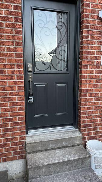 Property Photo:  410 Victor Court  ON L1W 3J8 