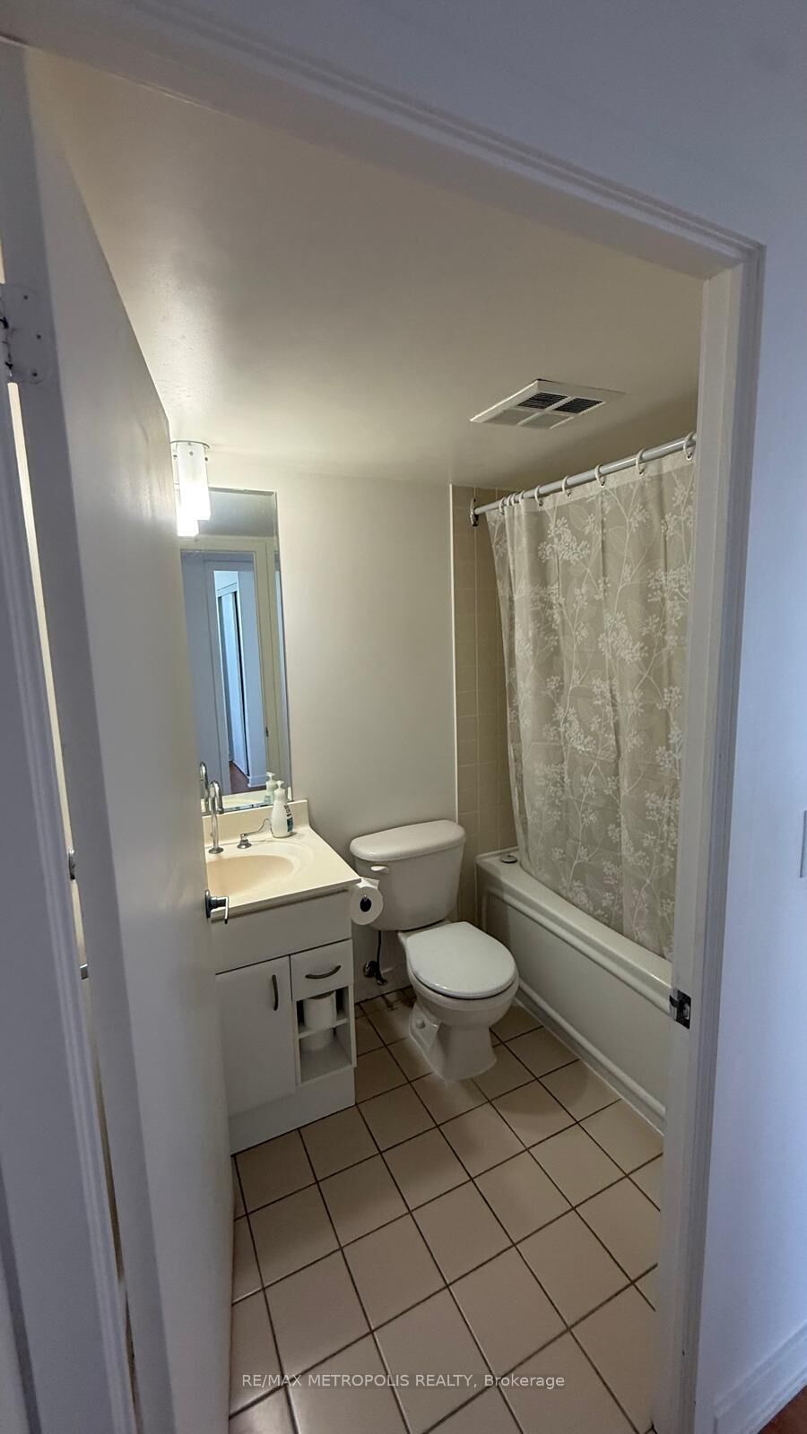 Property Photo: 36 Lee Centre Drive 1203 ON M1H 3K2