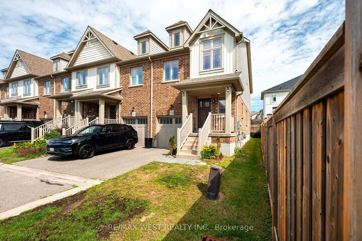 Property Photo:  124 Parkinson Crescent 70  ON L9W 6X3 