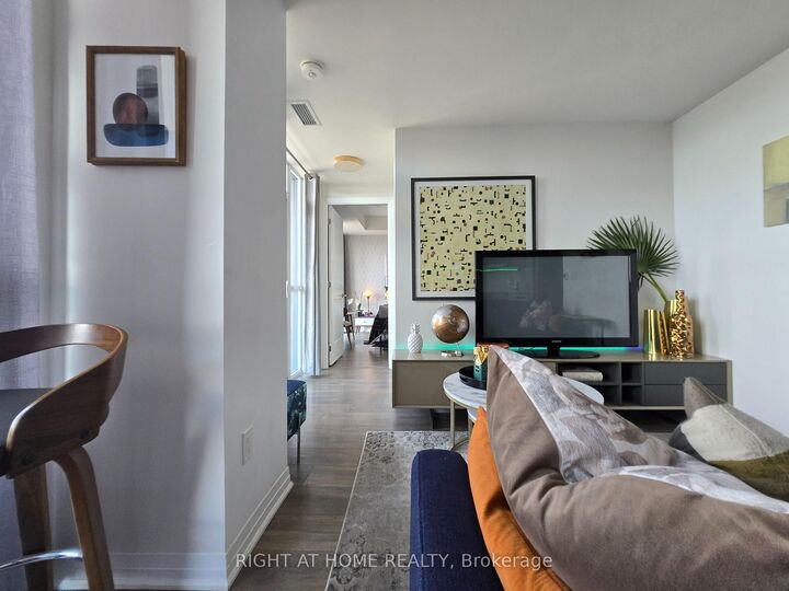 Property Photo:  2301 Danforth Avenue 715  ON M4C 0A7 