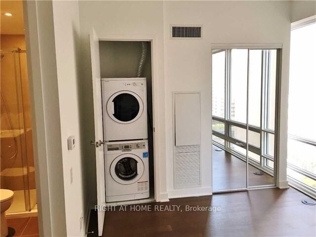 Property Photo:  15 Grenville Street 2604  ON M4Y 0B9 