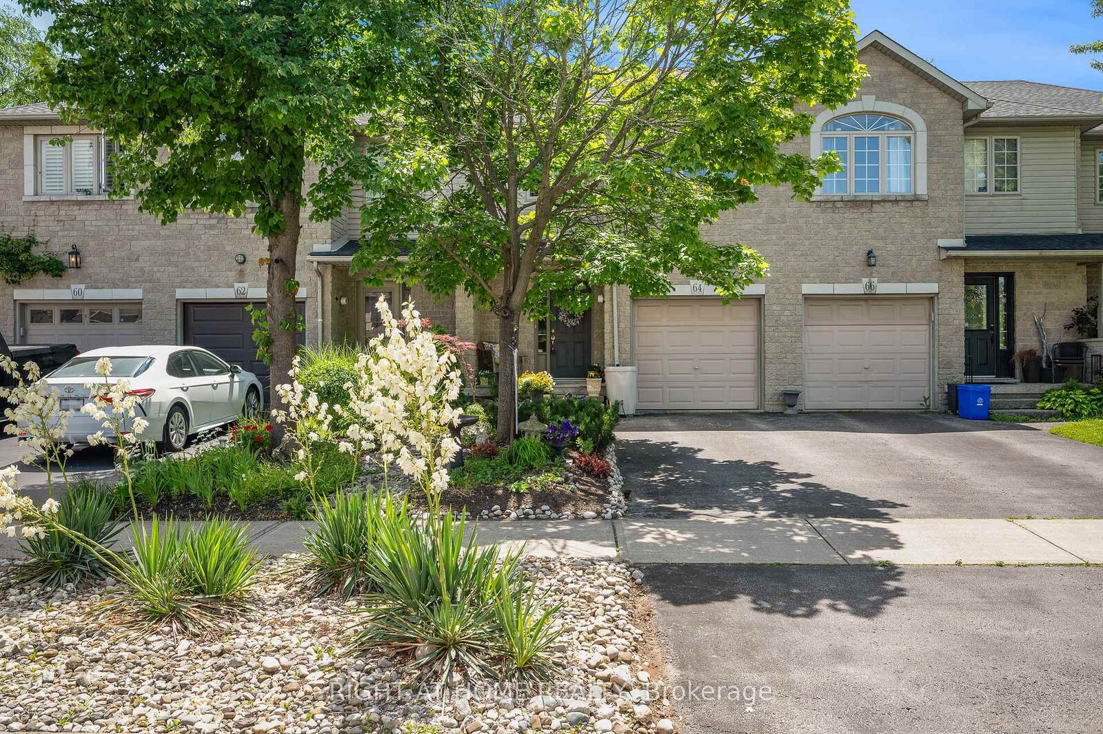 Property Photo:  64 Foxborough Drive  ON L9G 4Y8 