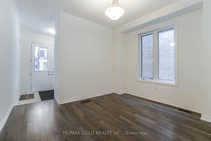 Property Photo:  26 Del Grappa Street  ON L7C 4L1 