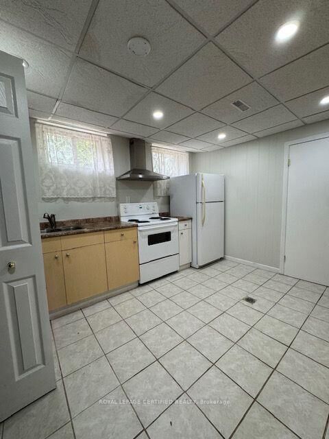 Property Photo: 2171 Corsair Road Lower Unit ON L5A 2L7
