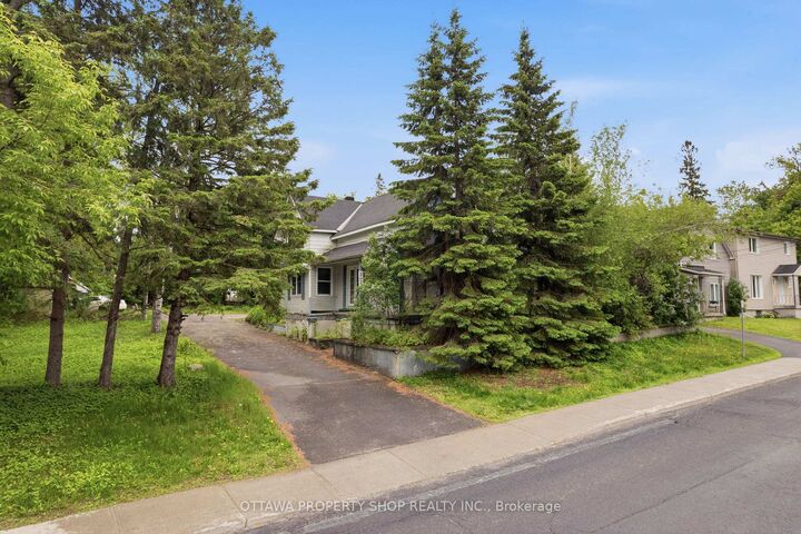2025 Albert Street — photo 1