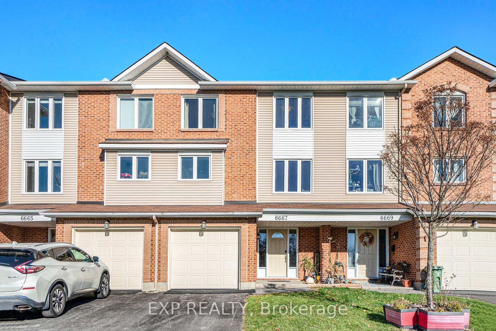 Property Photo:  6667 Bilberry Drive  ON K1C 4N5 