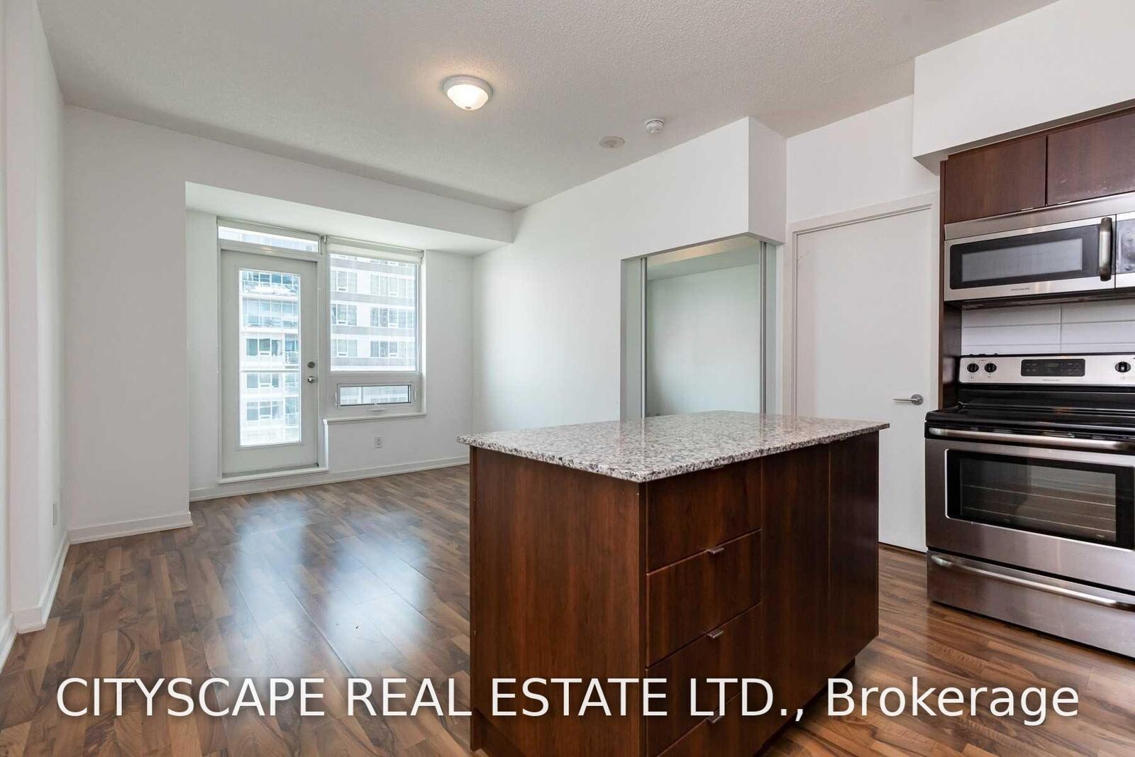 Property Photo:  55 East Liberty Street 1912  ON M6K 3P5 