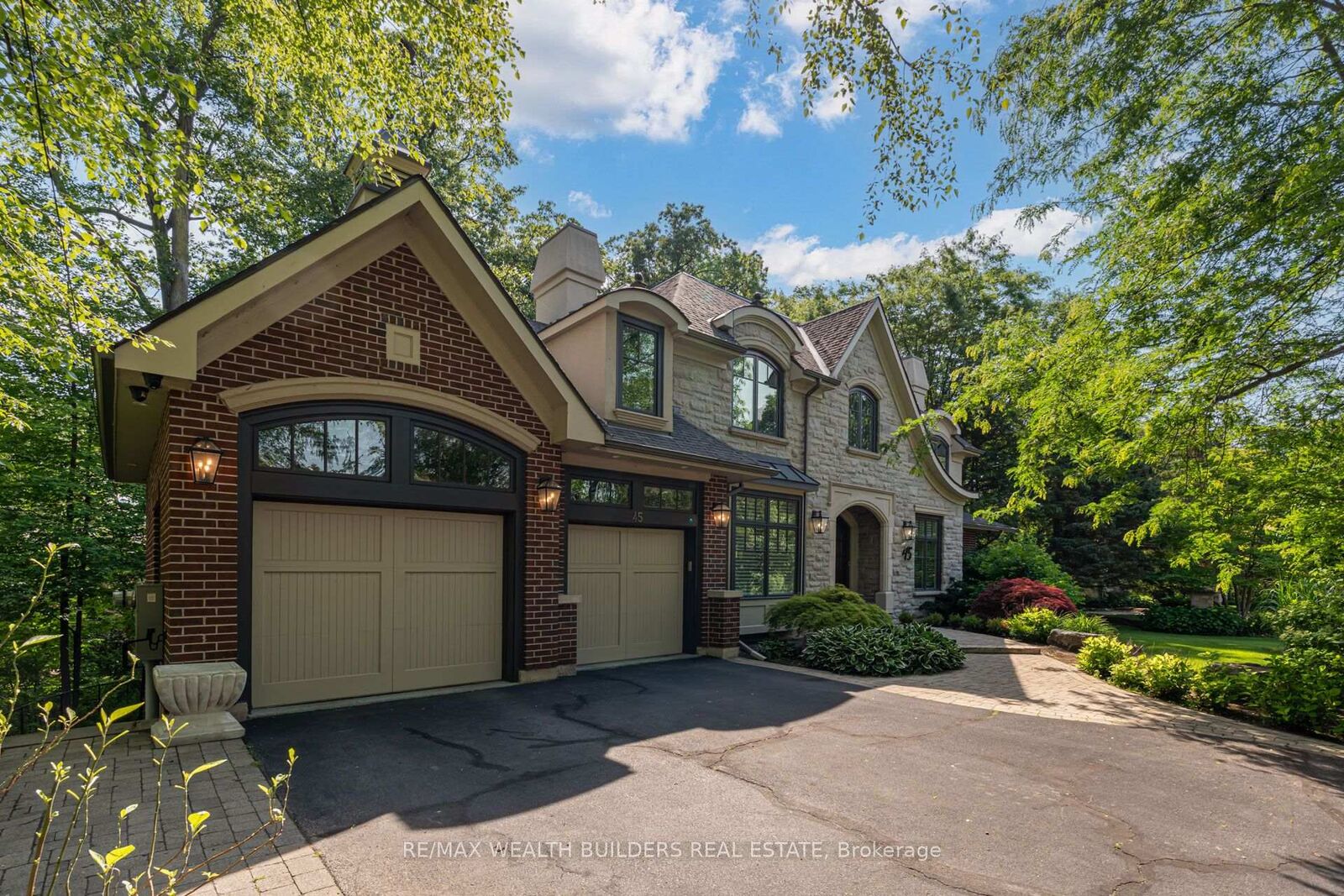 Property Photo: 45 Shorewood Place ON L6K 3Y3