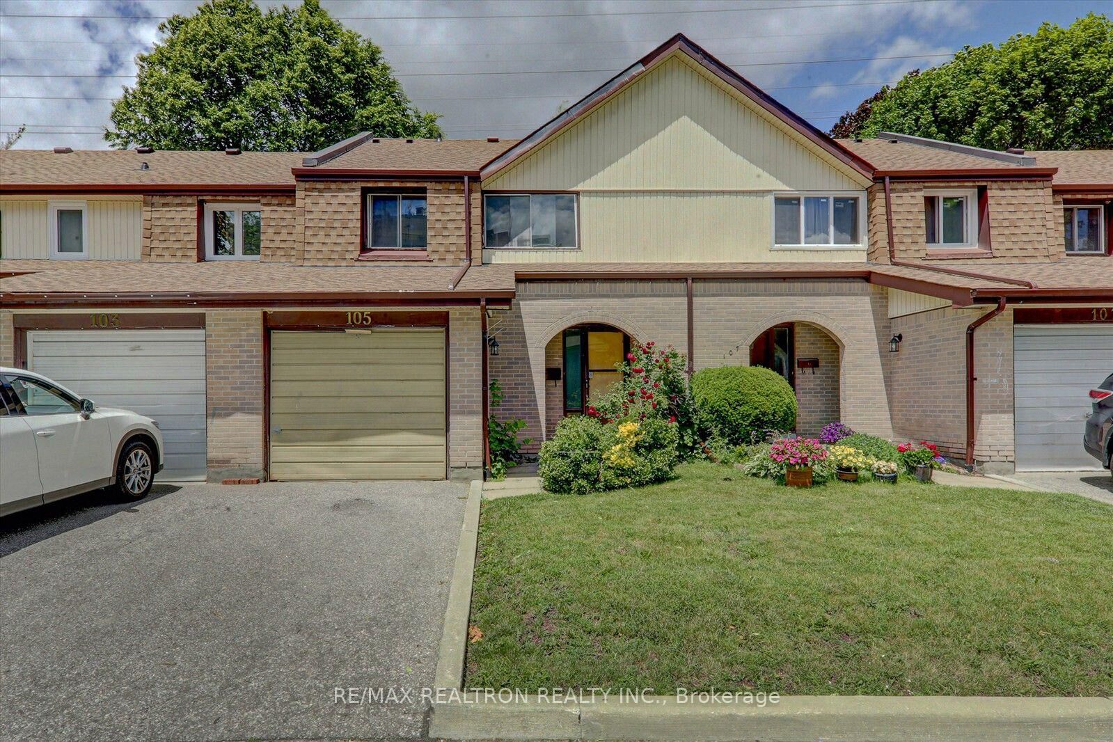 Property Photo: 10 Livonia Place 105 ON M1E 4W6