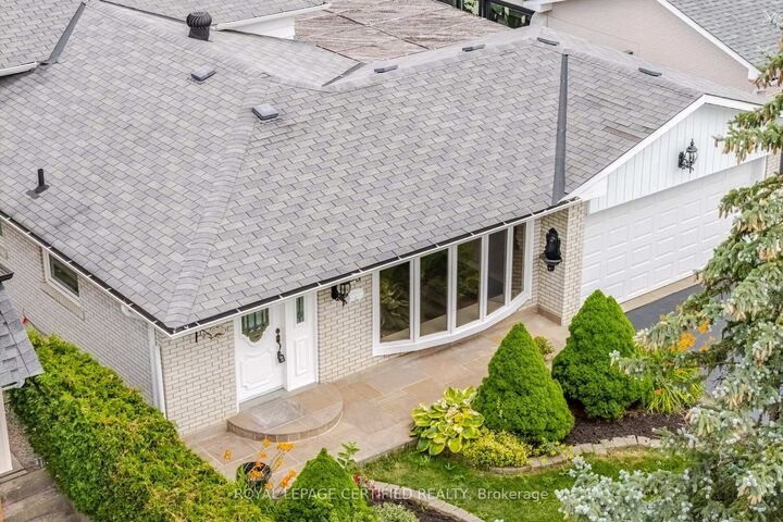 Property Photo:  33 Grassmere Crescent  ON L6S 1C9 