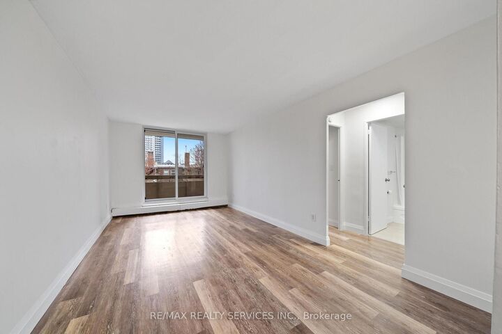 Property Photo:  223 Jackson Street W 1104  ON L8P 4R4 