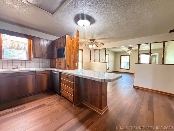 Property Photo:  203 N E Street  OK 74085 