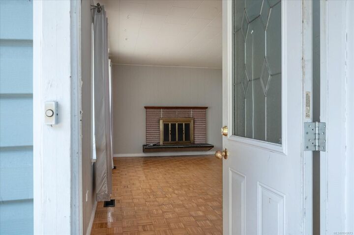 Property Photo:  261 Villa Rd  BC V9T 2P6 
