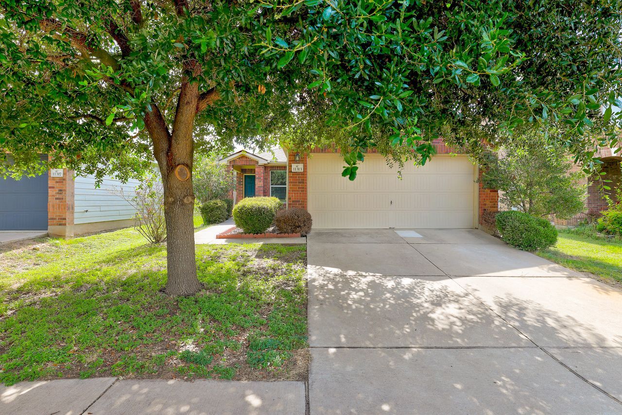 Property Photo:  11313 Barns Trail  TX 78754 