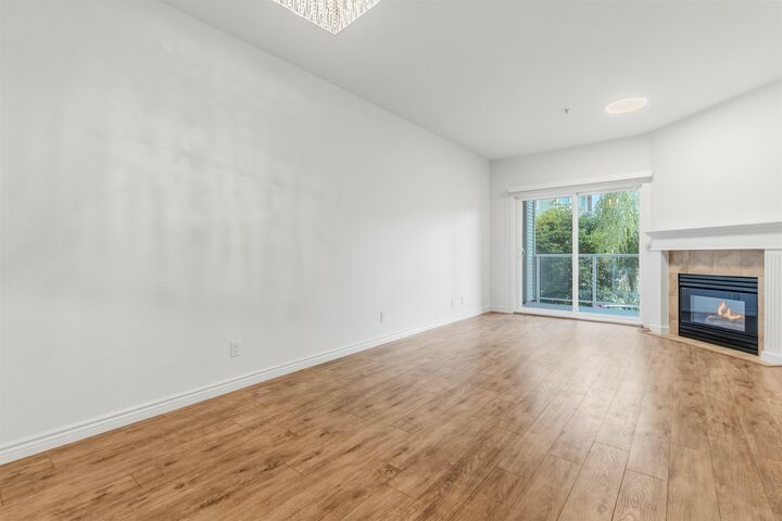 Property Photo:  8142 120A Street 203  BC V3W 0N1 