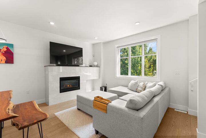 Property Photo:  5377 8A Avenue 10  BC V4M 0E2 