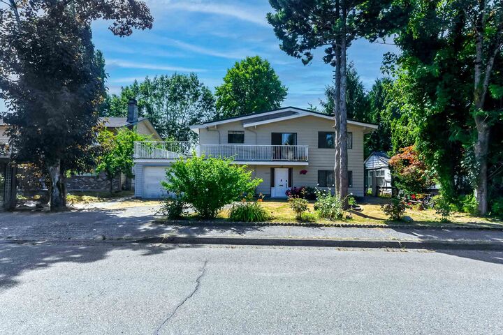 10240 Algonquin Drive — photo 1