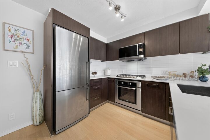 Property Photo: 7988 Ackroyd Road 916 BC V6X 0K6