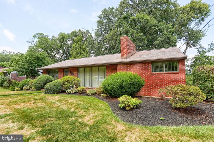 Property Photo:  127 Ridgeview Drive  PA 17053 
