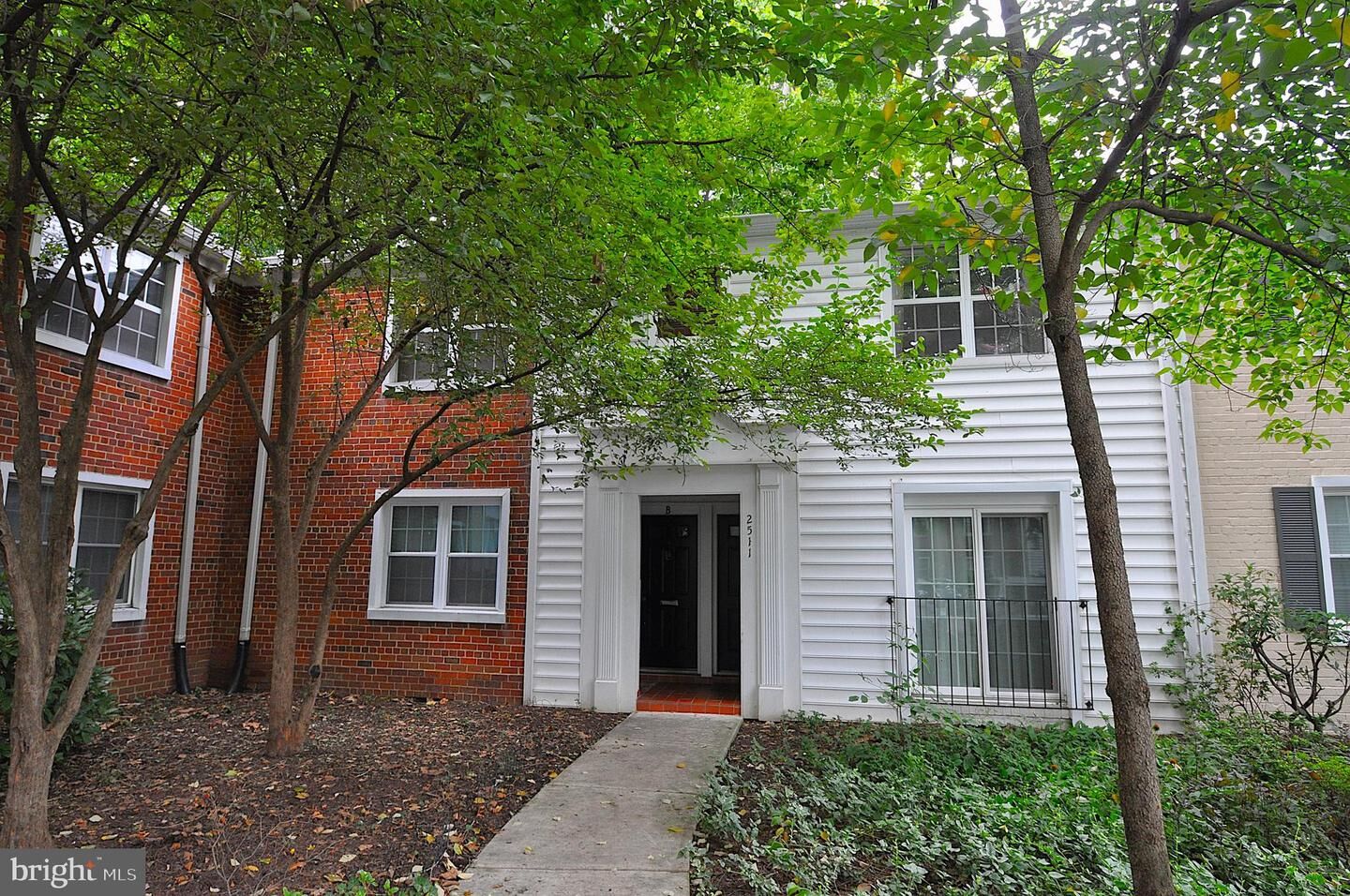 Property Photo:  2511 S Walter Reed Drive B  VA 22206 