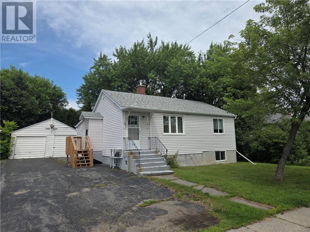 Property Photo:  212 Second Avenue  ON P3Y 1M2 