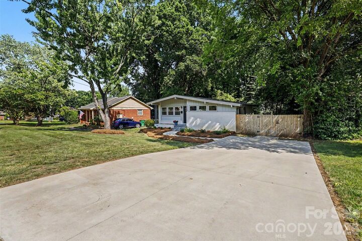 Property Photo:  1338 Edgewater Drive  NC 28210 