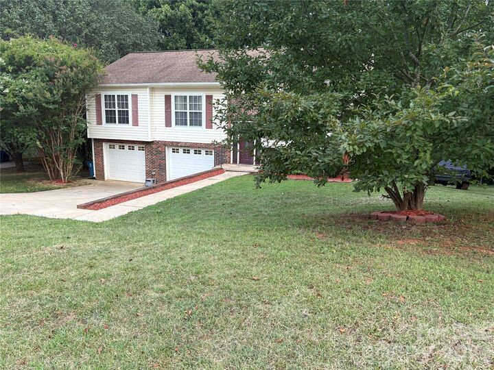 Property Photo: 3105 Kay Street NC 28613
