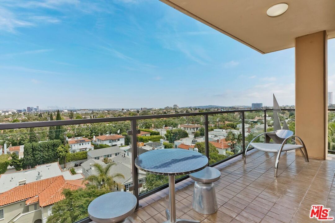 Property Photo:  211 S Spalding Dr, Unit 603S  CA 90212 