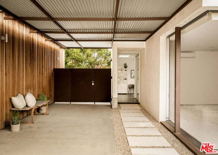 Property Photo: 1347 Palms Blvd CA 90291