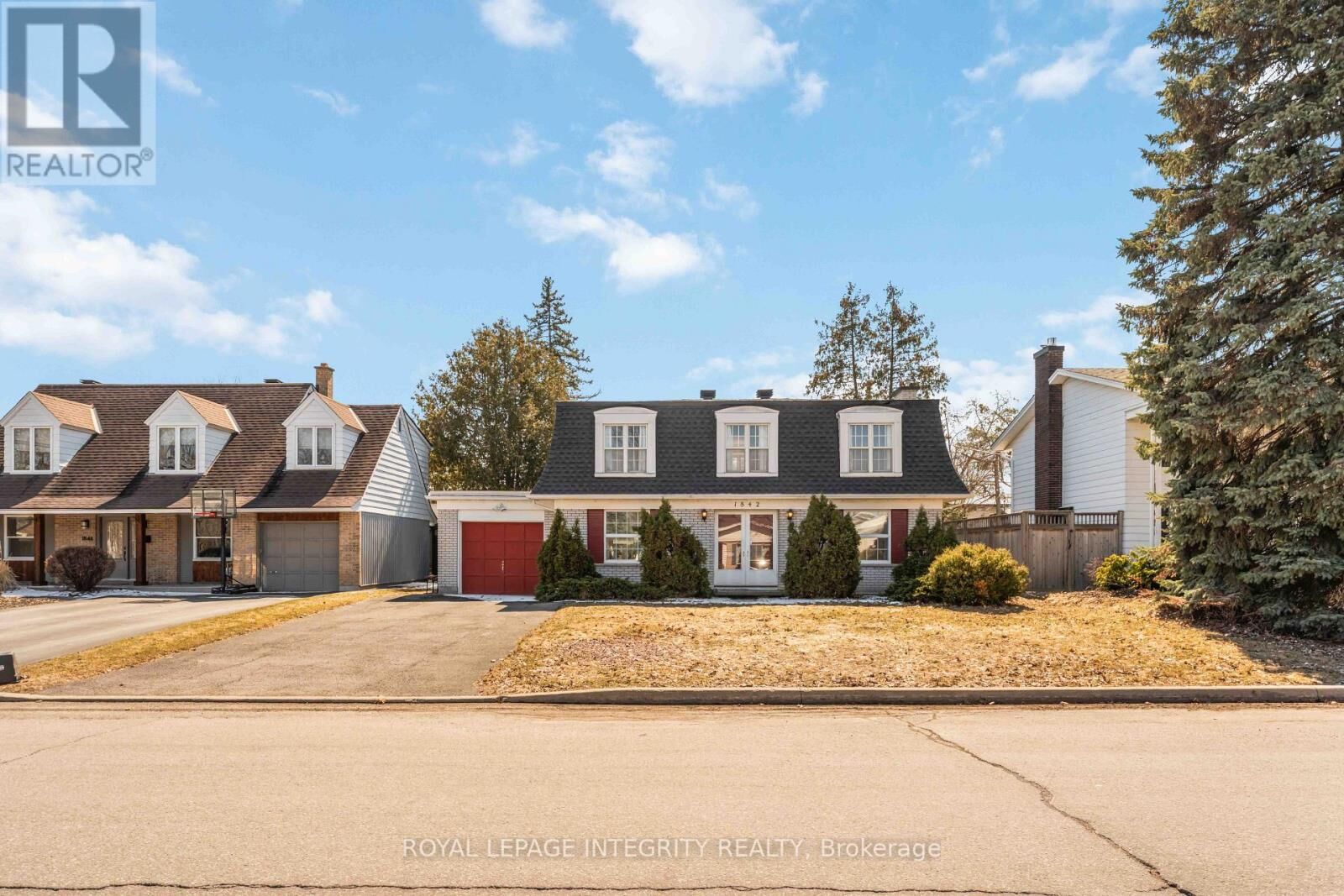 Property Photo:  1842 Playfair Drive  ON K1H 5S1 