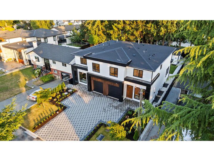Property Photo:  11912 78B Avenue  BC V4C 1S1 