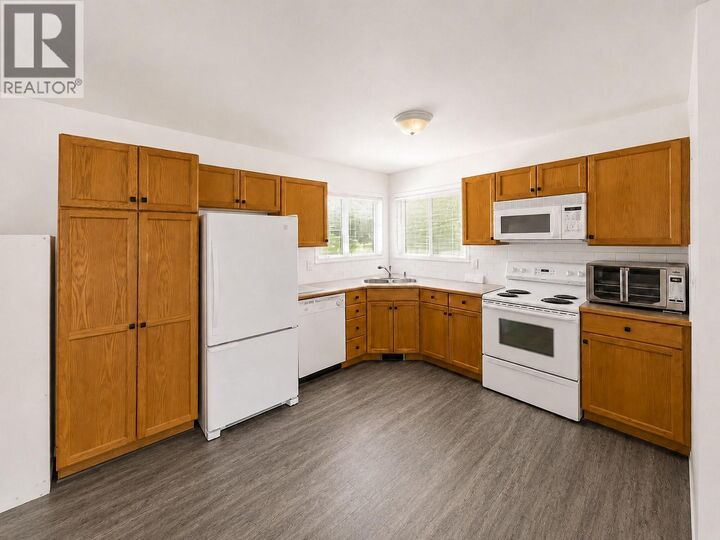 Property Photo: 5031 Riverview Road BC V0B 1L1