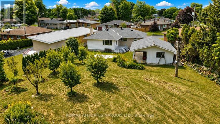 Property Photo:  777 Sandfield Crescent  ON K6H 5C4 
