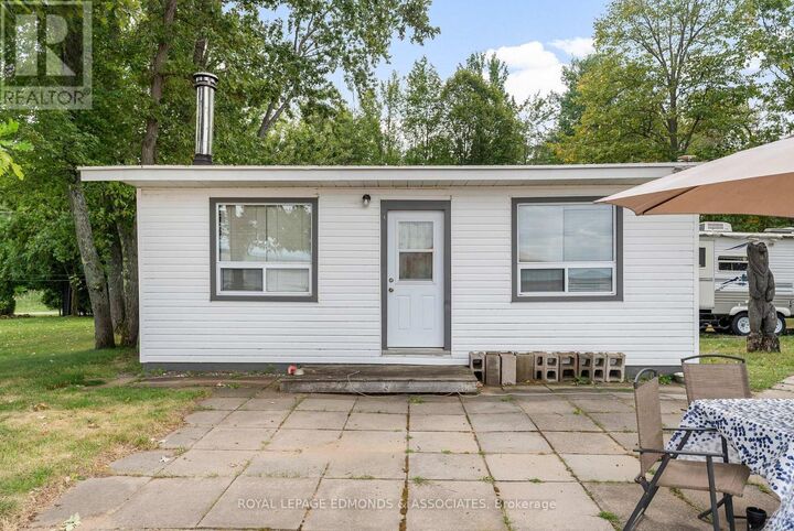 Property Photo: 45 Greatview Trail ON K8A 6W2