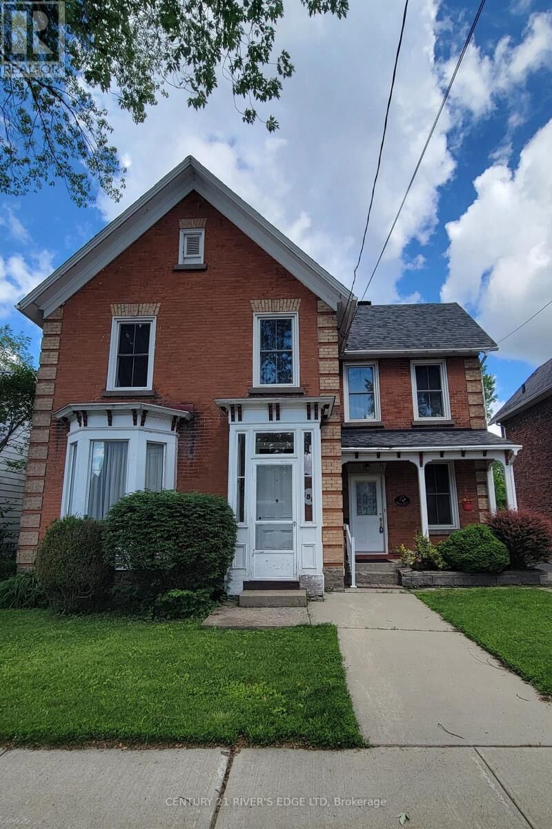 Property Photo:  158 Pearl Street West  ON K6V 4C6 