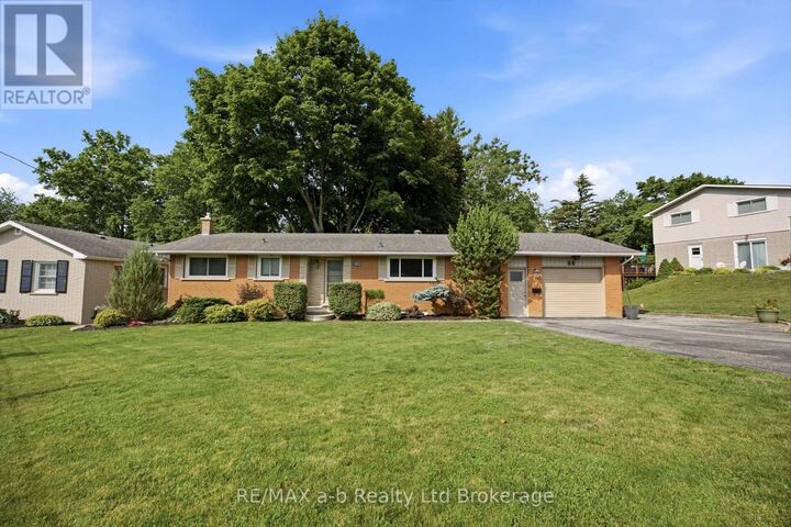 Property Photo:  88 Hillside Avenue  ON N4B 1Y3 