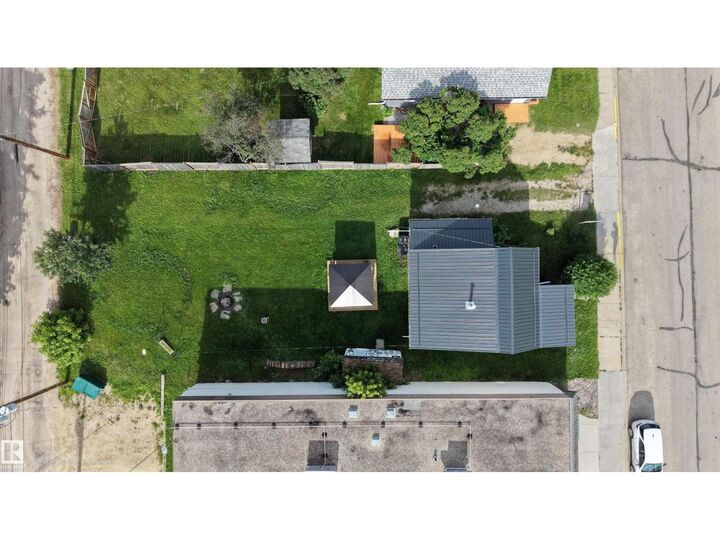 Property Photo:  4912 49 Av  AB T0E 1V0 