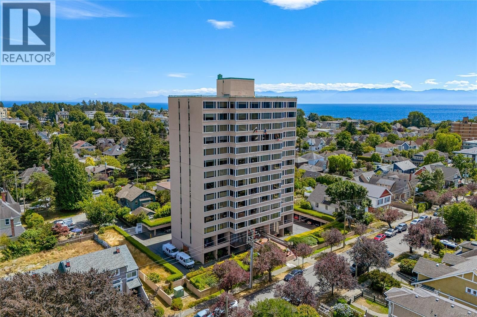 Property Photo: 139 Clarence Street 702 BC V8V 2J1